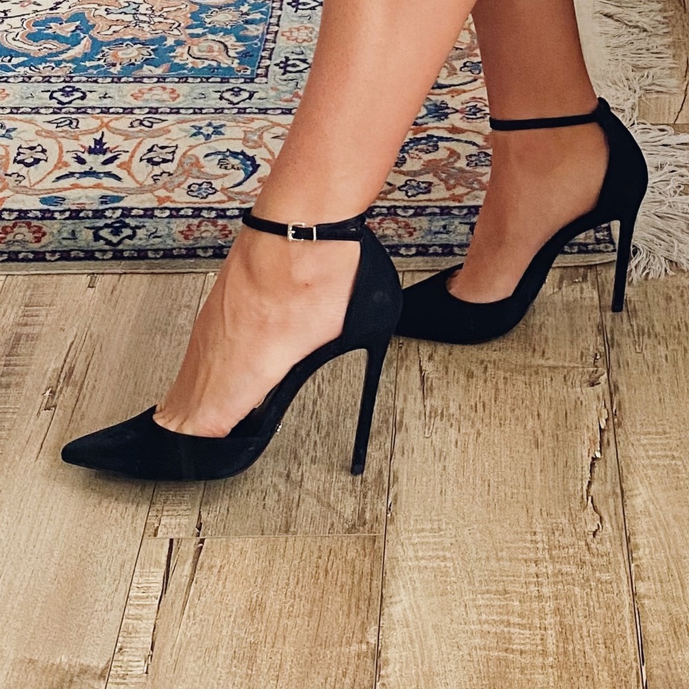 Lightly Worn Black Pumps